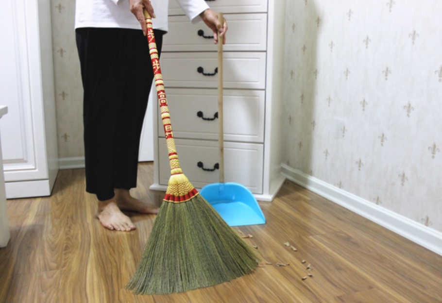 Handwoven Miscanthus Soft Bristle Broom - Static-Free Cleaning Power