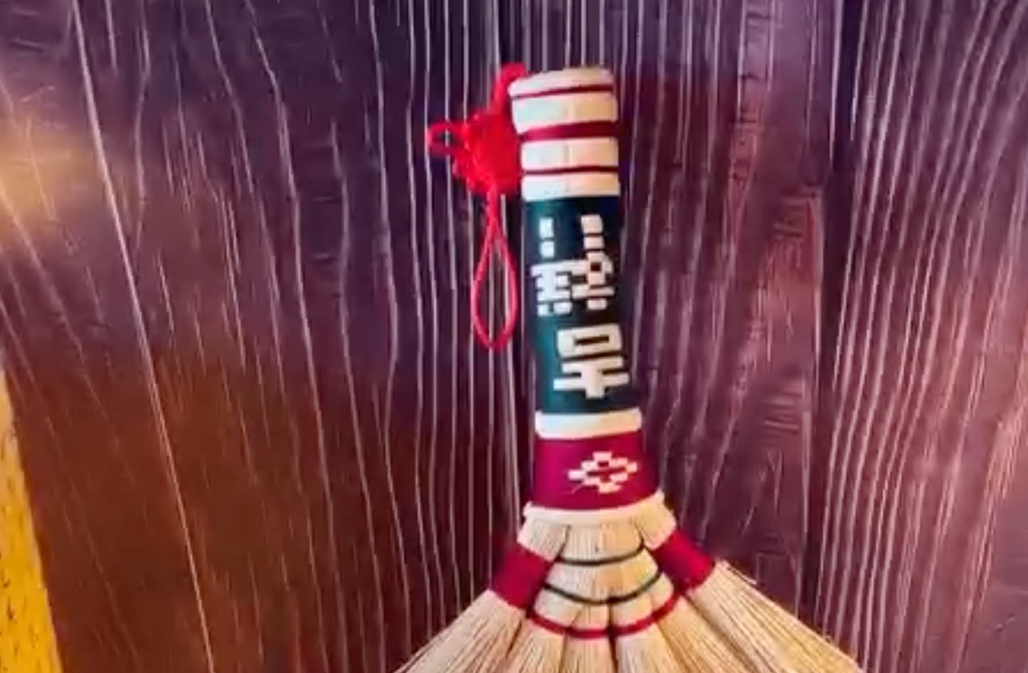Handmade with Sorghum Straw | Static-Free | Dust Cleaning