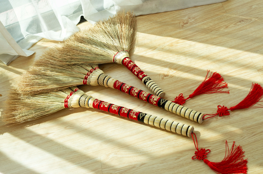 Handwoven Sorghum Broom – Anti-Static Cleaning Master