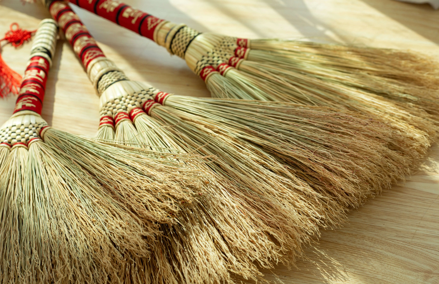 Handwoven Sorghum Broom – Anti-Static Cleaning Master